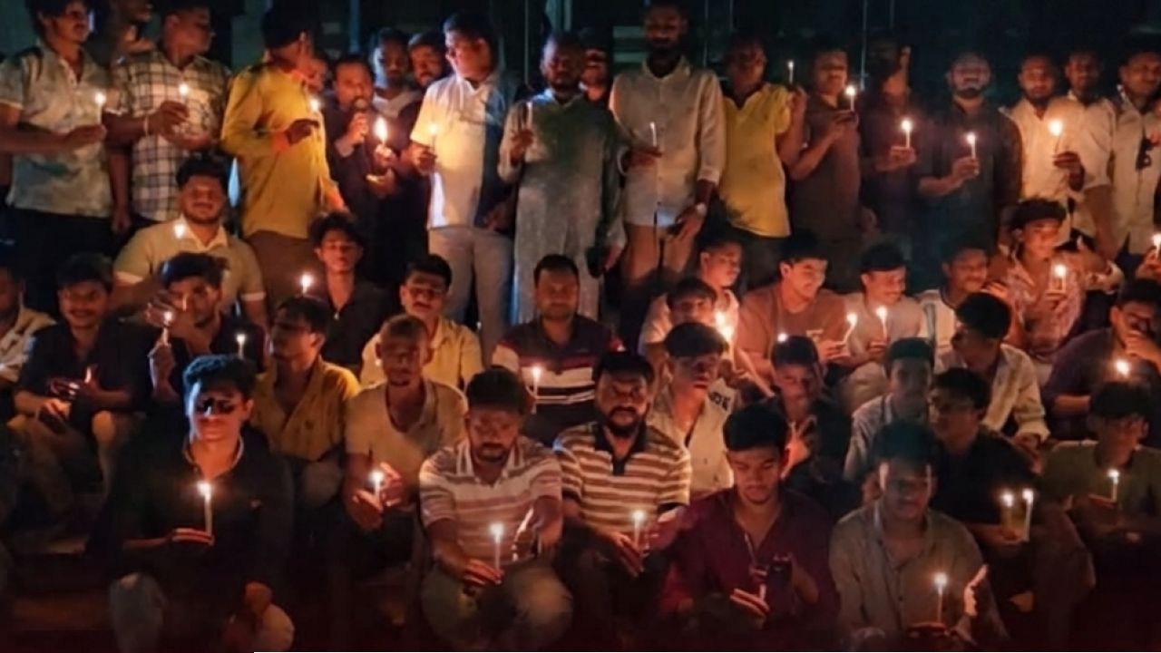জুলাই-আগস্ট গণঅভ্যুত্থানের শহীদদের স্মরণে জেলা ছাত্রদলের মোমবাতি প্রজ্জ্বলন