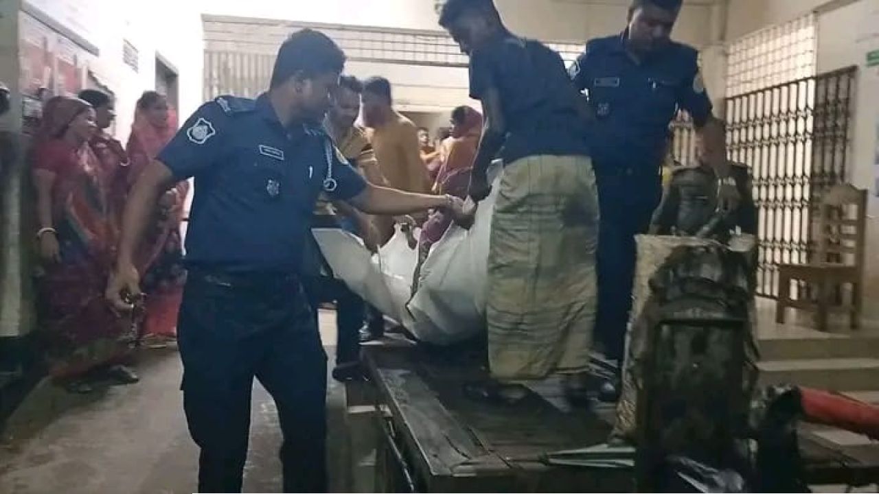 আমতলীতে গৃহবধূ  হত্যা মামলায় গ্রেফতার 