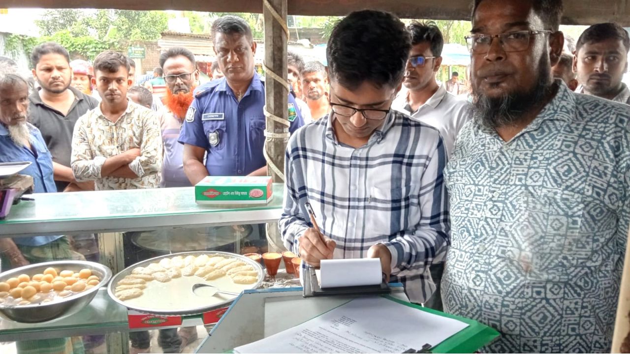 উৎপাদন ও মেয়াদ উত্তীর্ণের তারিখ উল্লেখ না করায় নন্দীগ্রামে দই-মিষ্টির দোকানে জারিমানা