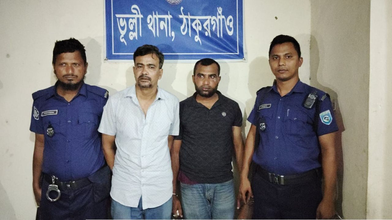 পুলিশ পরিচয়ে ওষুধ কোম্পানির পিকআপে ডাকাতির চেষ্টা, ধাওয়া দিয়ে আটক-২