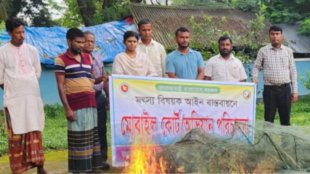 নন্দীগ্রামে লক্ষাধিক টাকার চায়না দুয়ারী জাল জব্দ করে আগুনে ধ্বংস