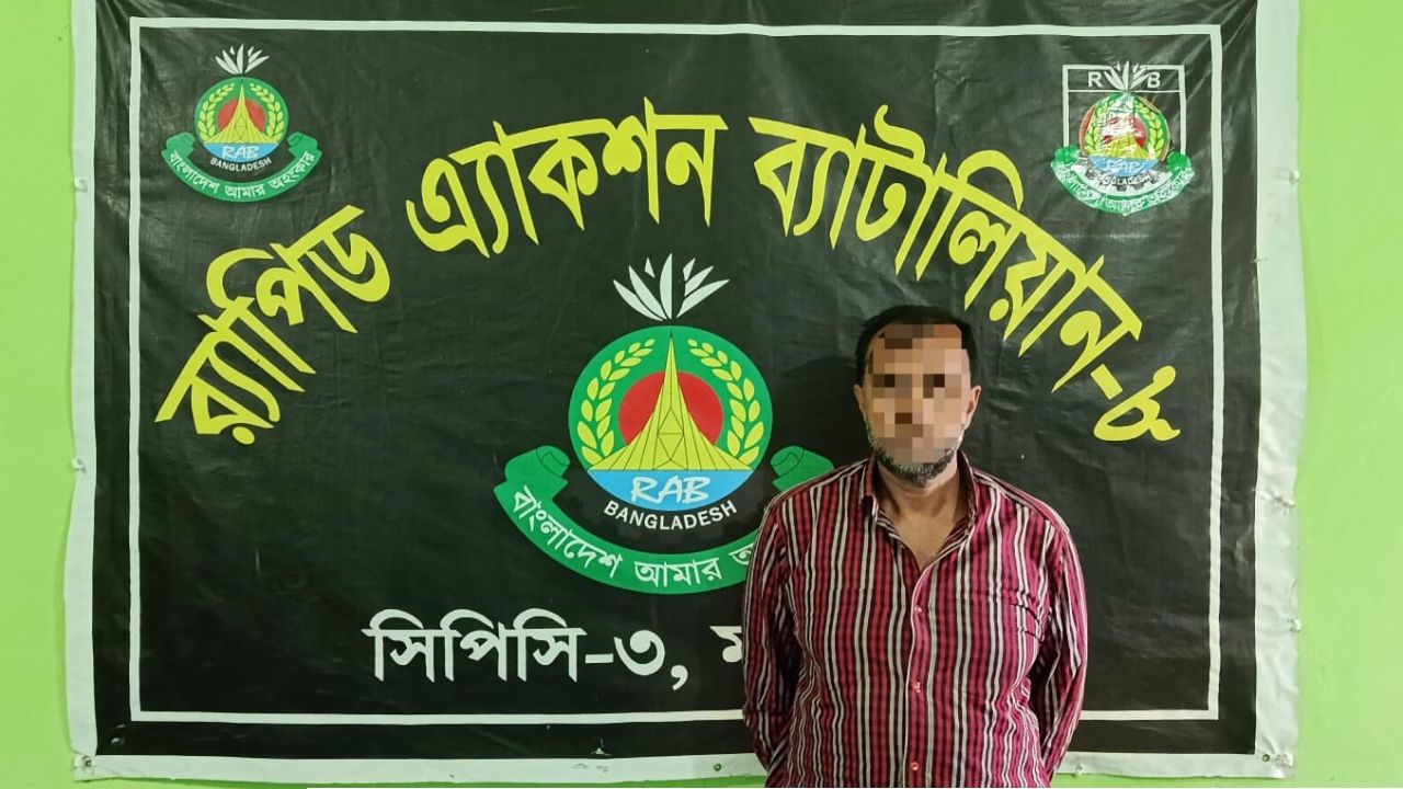 ১২৮ বোতল এসকাফ সিরাপসহ যুবক গ্রেপ্তার*