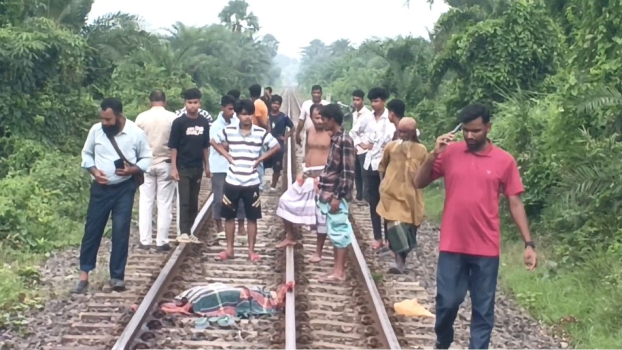 জয়পুরহাটে রেললাইনের ওপর থেকে অজ্ঞাত ব্যক্তির খণ্ড-বিখণ্ড মরদেহ উদ্ধার